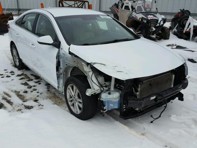 5NPE24AF7FH136132 - 2015 HYUNDAI SONATA SE WHITE photo 1