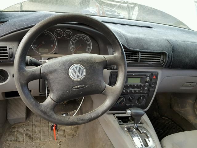 WVWCE63B75E133198 - 2005 VOLKSWAGEN PASSAT GLS GRAY photo 9