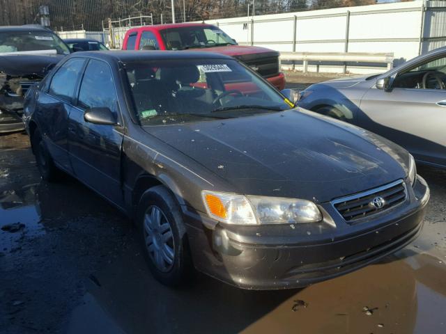 JT2BG22K110545231 - 2001 TOYOTA CAMRY CE GRAY photo 1