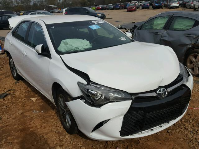 4T1BF1FKXHU328015 - 2017 TOYOTA CAMRY LE WHITE photo 1