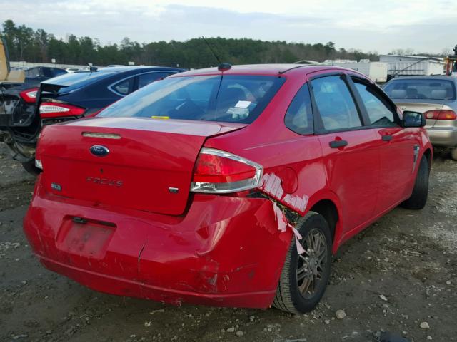 1FAHP35N28W214121 - 2008 FORD FOCUS SE RED photo 4