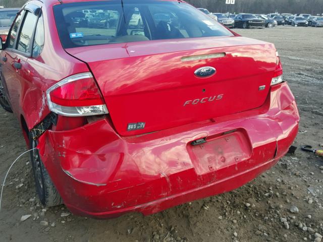 1FAHP35N28W214121 - 2008 FORD FOCUS SE RED photo 9