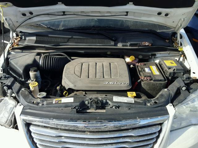 2C4RC1CG8DR646928 - 2013 CHRYSLER TOWN & COU WHITE photo 7