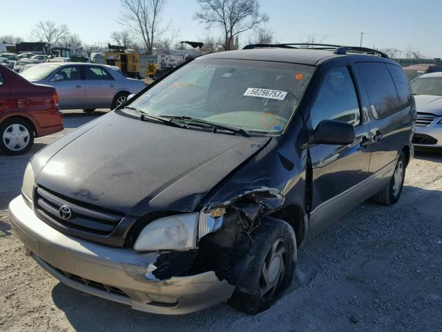 4T3ZF13C11U327540 - 2001 TOYOTA SIENNA LE SILVER photo 2