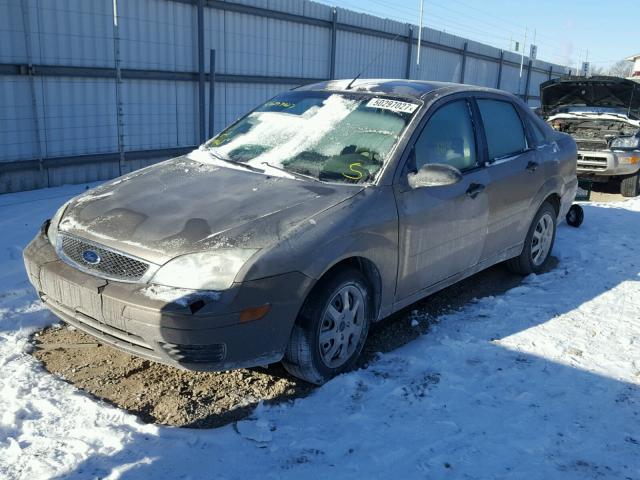 1FAFP34NX5W166758 - 2005 FORD FOCUS ZX4 TAN photo 2