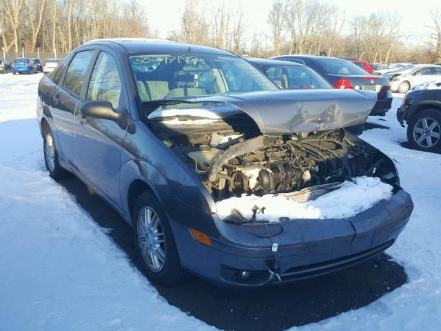 1FAHP34N67W107671 - 2007 FORD FOCUS ZX4 GRAY photo 1