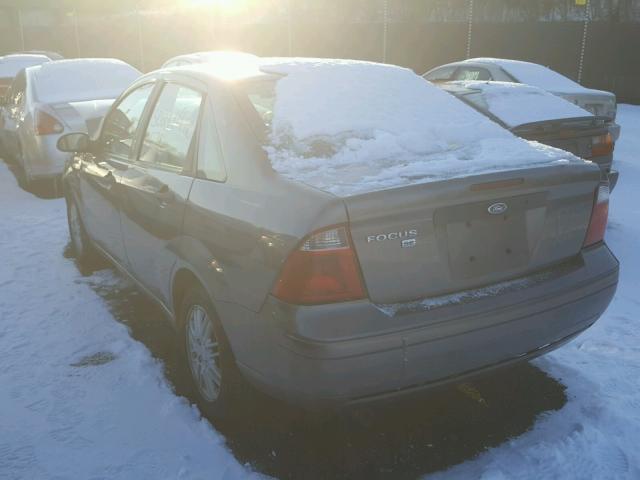 1FAHP34N67W107671 - 2007 FORD FOCUS ZX4 GRAY photo 3