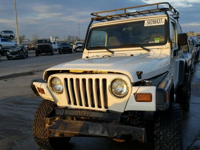 1J4FY19S5WP781038 - 1998 JEEP WRANGLER / WHITE photo 2