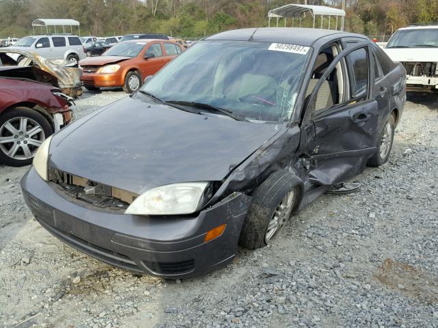 1FAFP34N77W247428 - 2007 FORD FOCUS ZX4 GRAY photo 2
