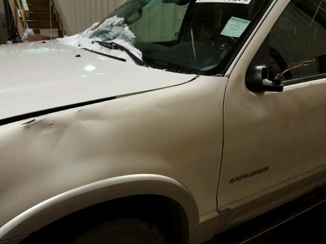 1FMDU75W62ZC47089 - 2002 FORD EXPLORER L WHITE photo 9