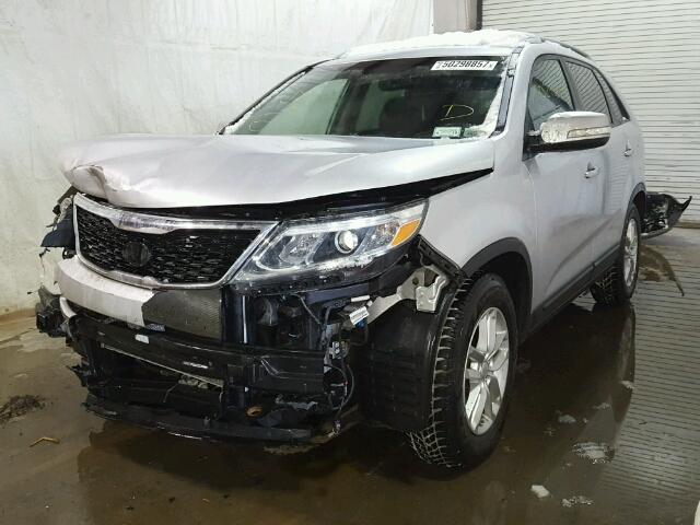 5XYKT4A63EG463911 - 2014 KIA SORENTO LX SILVER photo 2