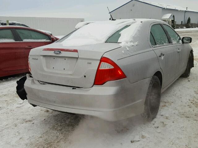 3FAHP0HA1BR243661 - 2011 FORD FUSION SE GRAY photo 4