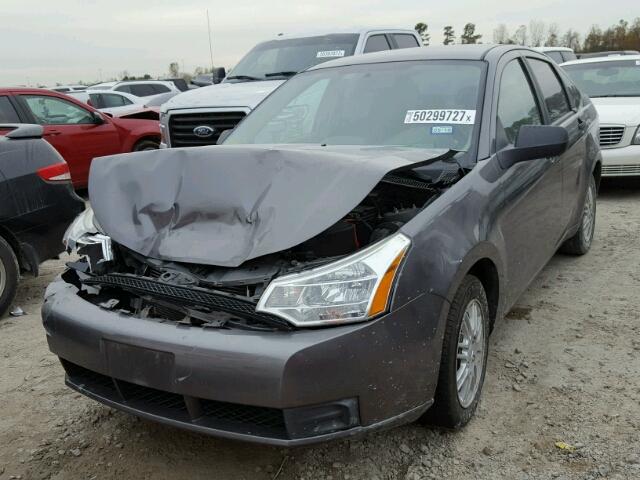 1FAHP35N79W207778 - 2009 FORD FOCUS SE GRAY photo 2