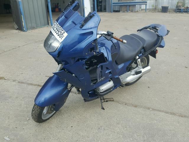 WB1041802T0441600 - 1996 BMW R1100 RT BLUE photo 2