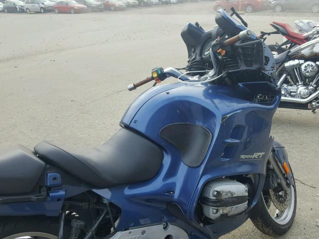 WB1041802T0441600 - 1996 BMW R1100 RT BLUE photo 5
