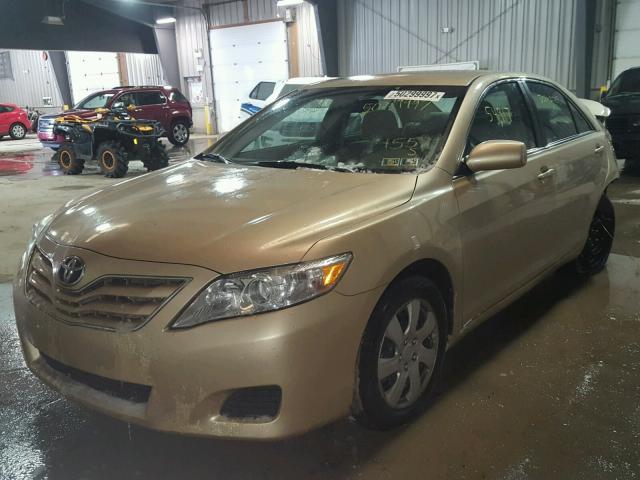 4T1BF3EK3BU134558 - 2011 TOYOTA CAMRY BASE GOLD photo 2