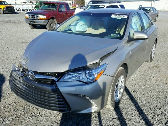 4T4BF1FK1GR578098 - 2016 TOYOTA CAMRY LE 米色 照片 2