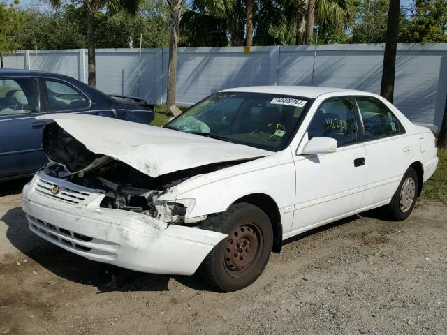 JT2BG22K5V0016306 - 1997 TOYOTA CAMRY LE WHITE photo 2