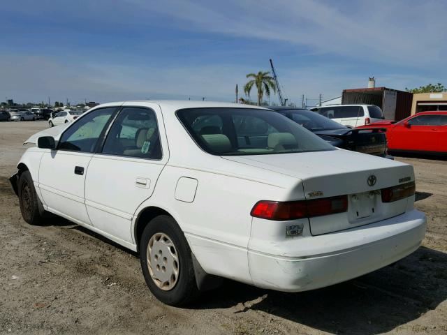 JT2BG22K5V0016306 - 1997 TOYOTA CAMRY LE WHITE photo 3