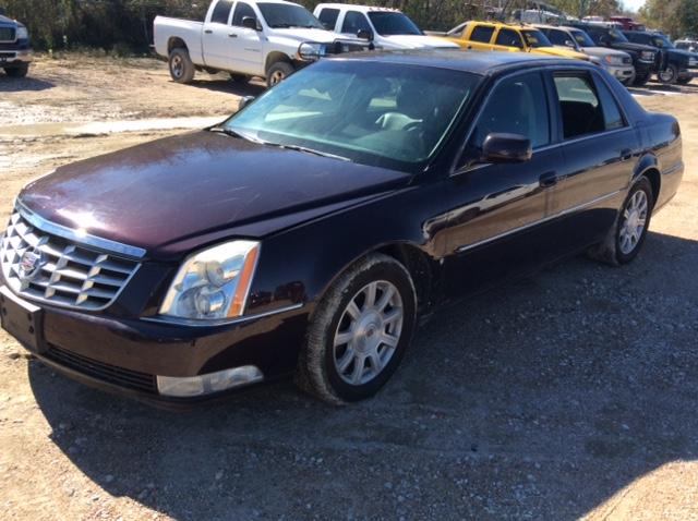 1G6KD57Y68U178055 - 2008 CADILLAC DTS MAROON photo 2