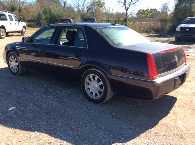 1G6KD57Y68U178055 - 2008 CADILLAC DTS MAROON photo 3