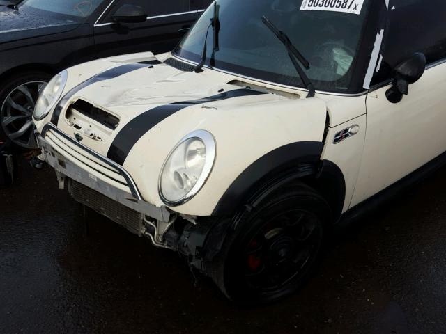 WMWRE33575TL12997 - 2005 MINI COOPER S WHITE photo 10