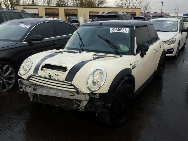 WMWRE33575TL12997 - 2005 MINI COOPER S WHITE photo 2