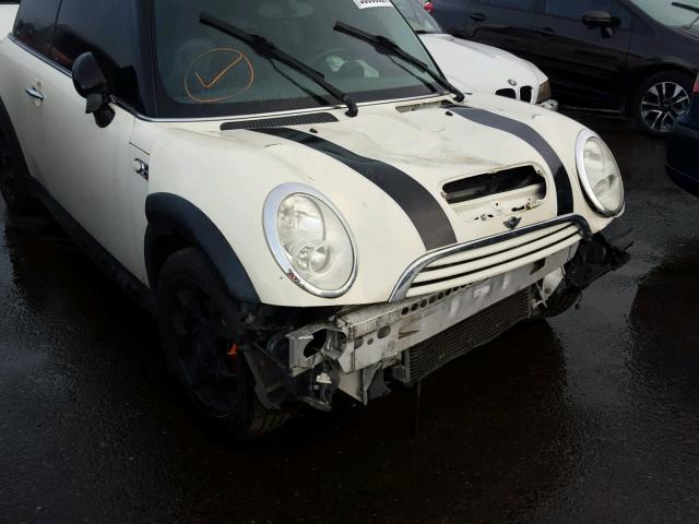 WMWRE33575TL12997 - 2005 MINI COOPER S WHITE photo 9