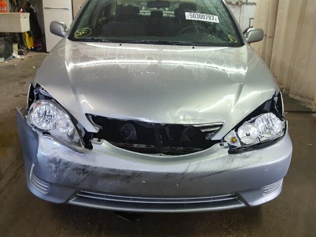 4T1BE32K45U555068 - 2005 TOYOTA CAMRY LE GRAY photo 9