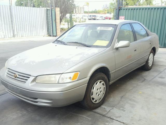 JT2BG22KXW0113339 - 1998 TOYOTA CAMRY CE GRAY photo 2