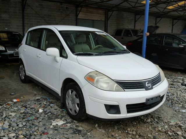 3N1BC13E77L358693 - 2007 NISSAN VERSA S WHITE photo 1