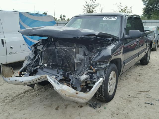 2GCEC13T761120254 - 2006 CHEVROLET SILVERADO BLACK photo 2