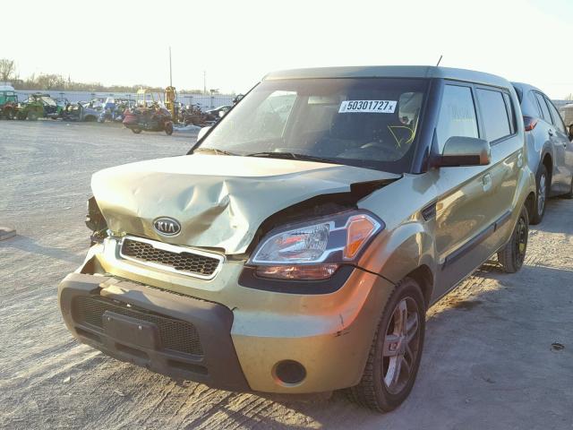 KNDJT2A25A7088219 - 2010 KIA SOUL GREEN photo 2