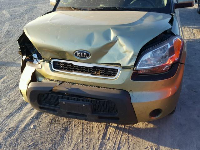 KNDJT2A25A7088219 - 2010 KIA SOUL GREEN photo 9