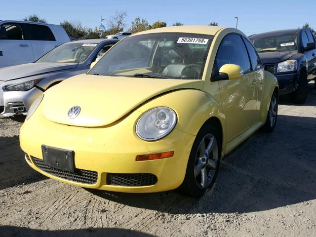 3VWPW31C68M502637 - 2008 VOLKSWAGEN NEW BEETLE 黄色 照片 2