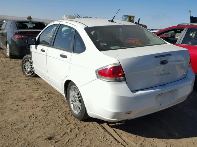 1FAHP35N98W158663 - 2008 FORD FOCUS SE WHITE photo 3