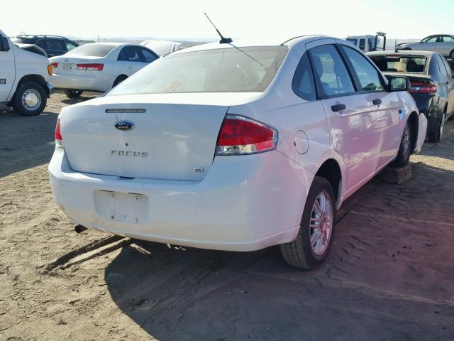 1FAHP35N98W158663 - 2008 FORD FOCUS SE WHITE photo 4