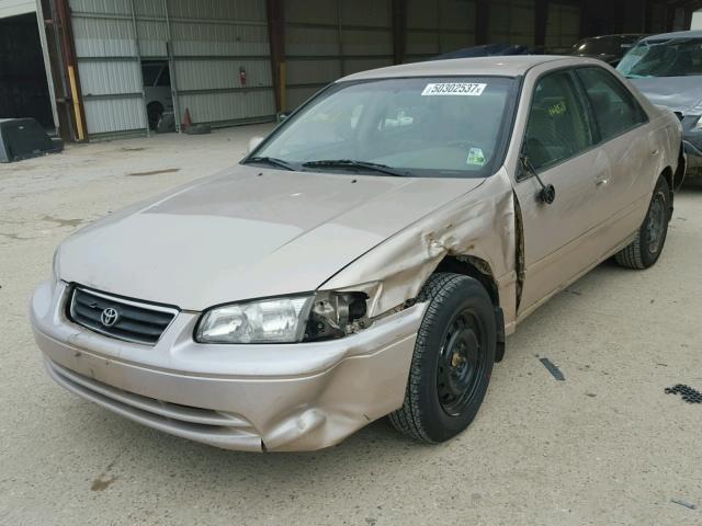 4T1BG22KXYU736670 - 2000 TOYOTA CAMRY CE TAN photo 2