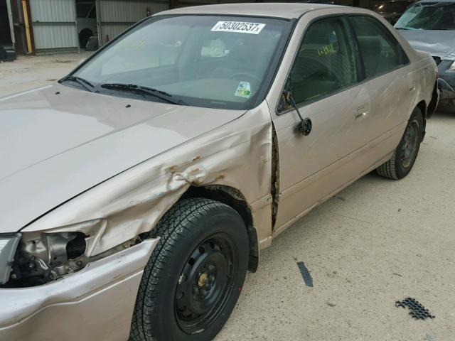 4T1BG22KXYU736670 - 2000 TOYOTA CAMRY CE TAN photo 9