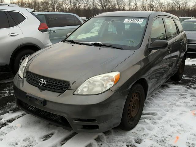 2T1KR32E05C322451 - 2005 TOYOTA MATRIX GRAY photo 2