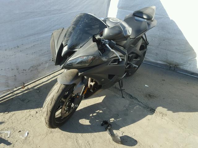 JYARJ16Y2GA010469 - 2016 YAMAHA YZFR6 C GRAY photo 2