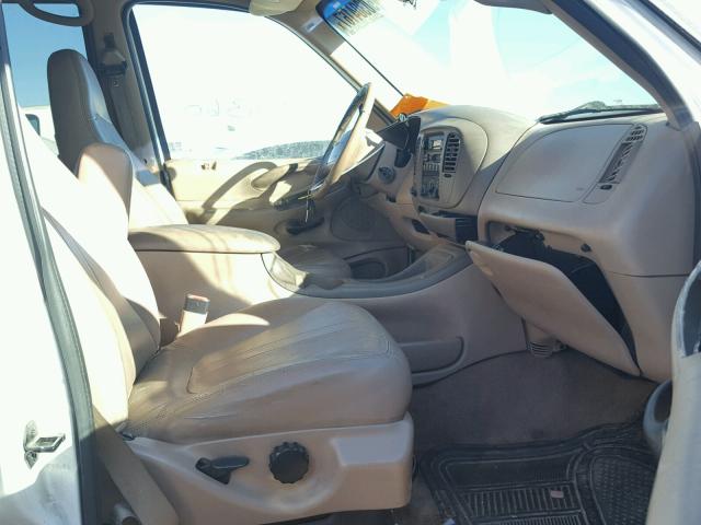 1FMRU18W7WLA74013 - 1998 FORD EXPEDITION WHITE photo 5