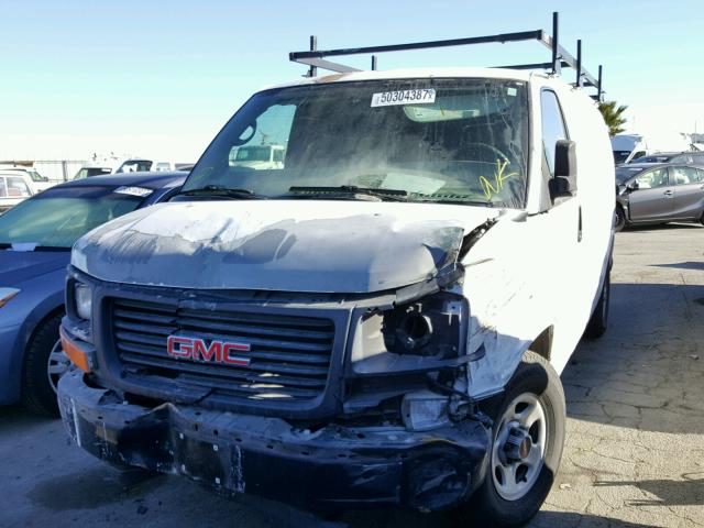 1GTFG15X171129077 - 2007 GMC SAVANA G15 WHITE photo 2