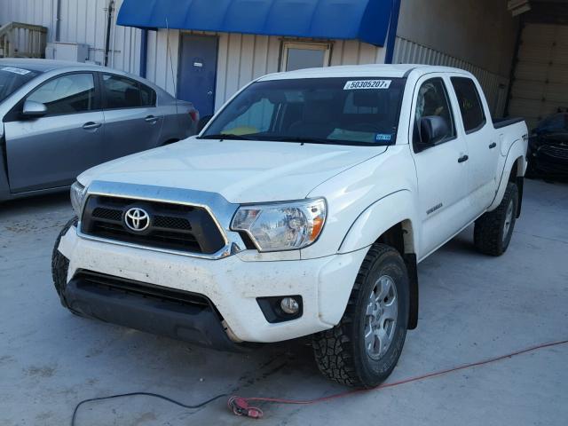 5TFLU4EN3FX131579 - 2015 TOYOTA TACOMA DOU WHITE photo 2