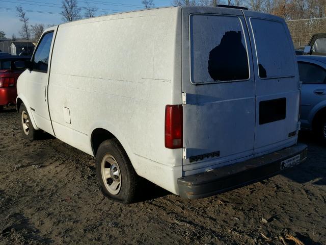 1GTDM19X82B502063 - 2002 GMC SAFARI XT WHITE photo 3