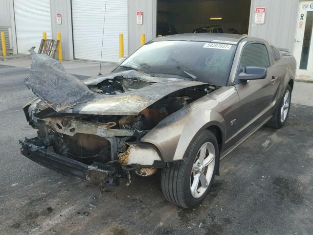 1ZVFT82H655133243 - 2005 FORD MUSTANG GT GRAY photo 2