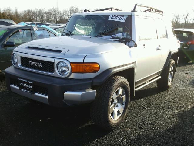 JTEBU11F070044219 - 2007 TOYOTA FJ CRUISER SILVER photo 2