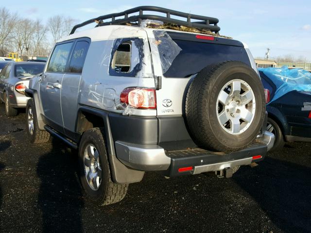 JTEBU11F070044219 - 2007 TOYOTA FJ CRUISER SILVER photo 3