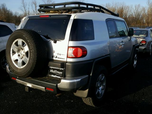 JTEBU11F070044219 - 2007 TOYOTA FJ CRUISER SILVER photo 4