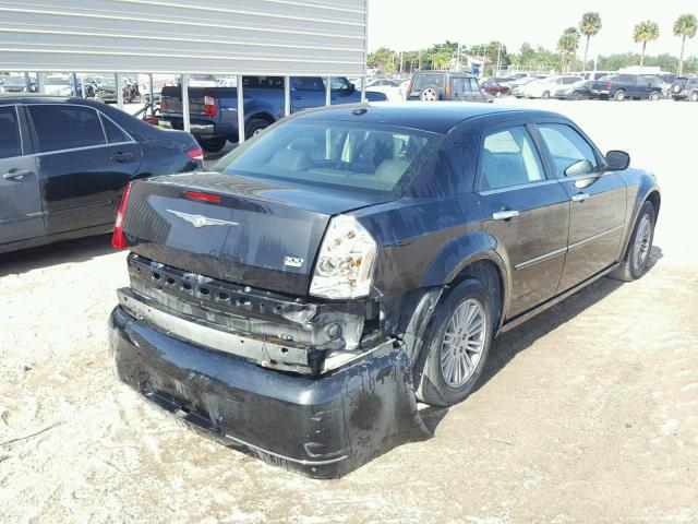 2C3CA5CV5AH155028 - 2010 CHRYSLER 300 TOURIN BLACK photo 4